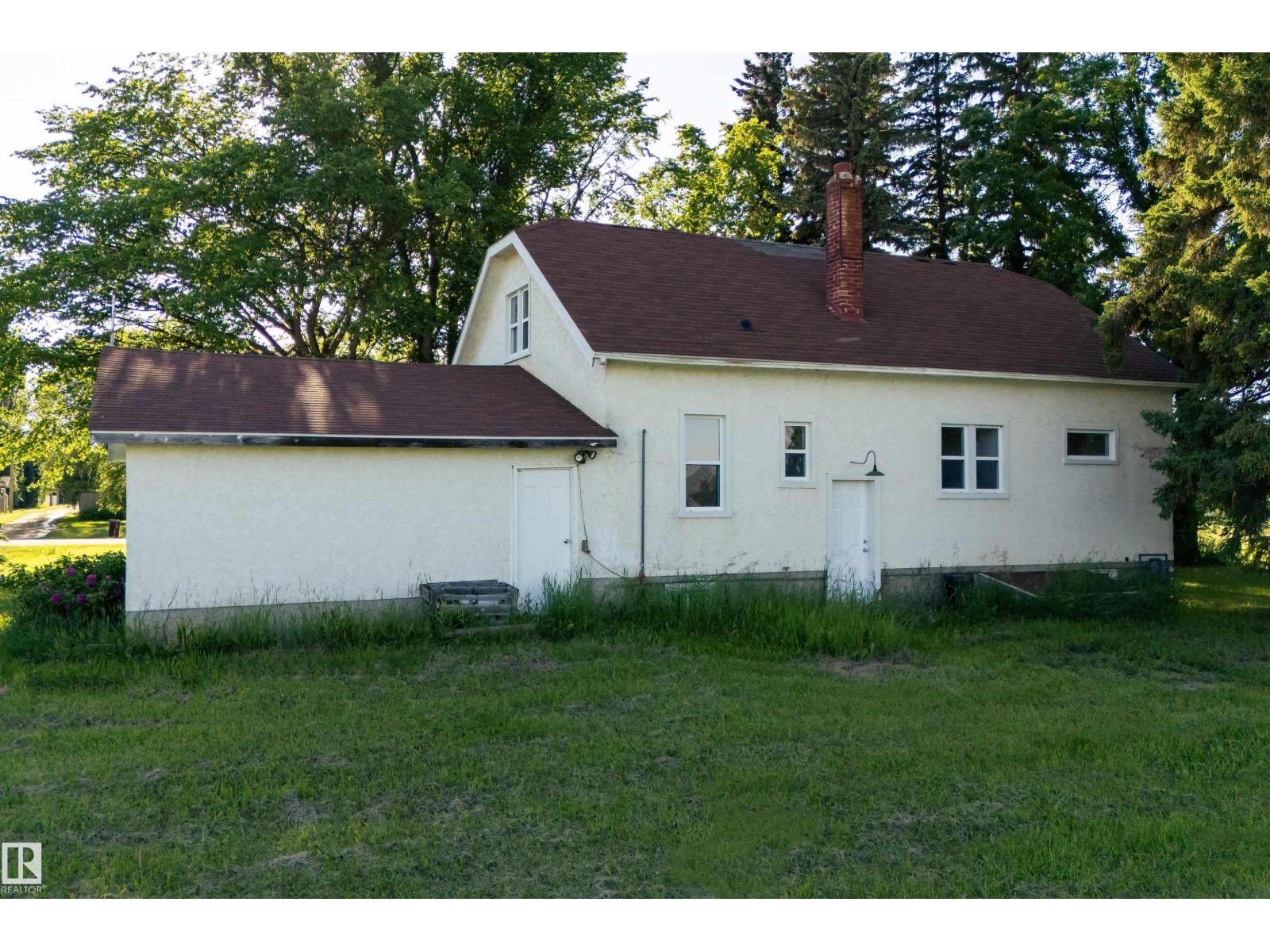 4904 49 ST - 41