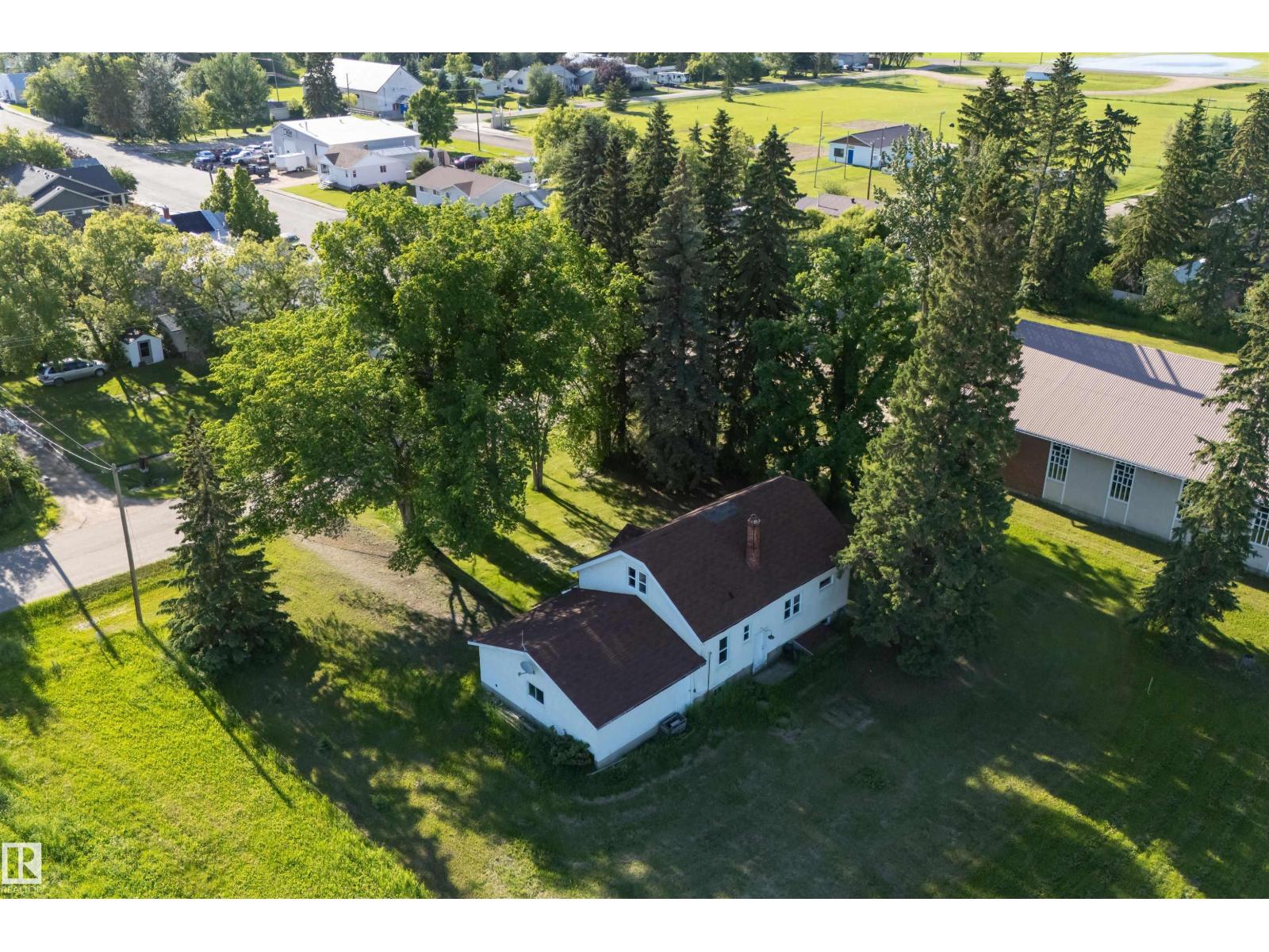 4904 49 ST - 42