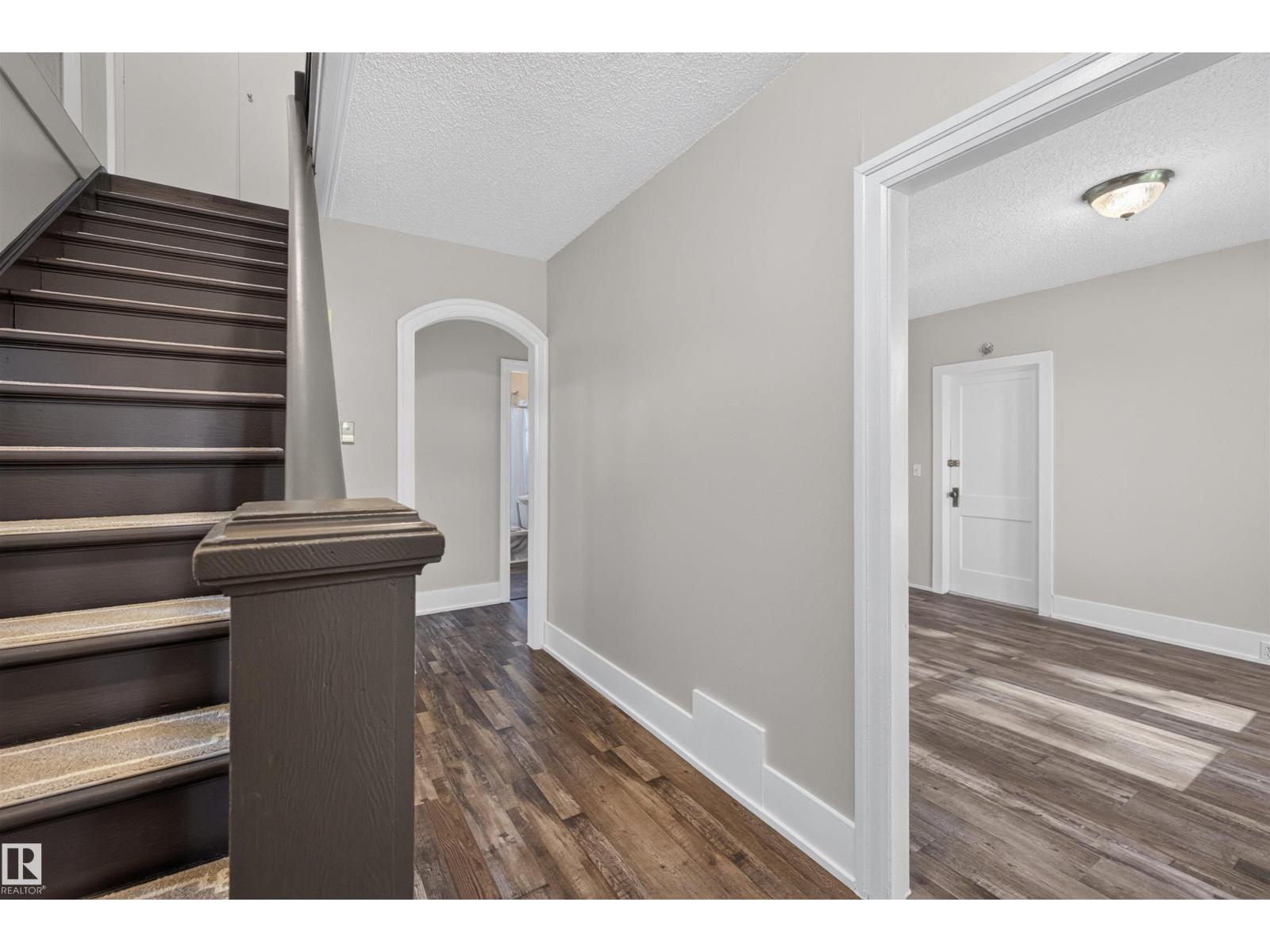 4904 49 ST - 5