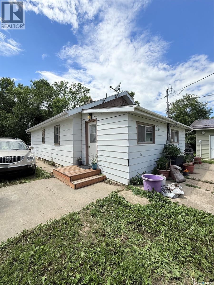430 3rd STREET E - 22
