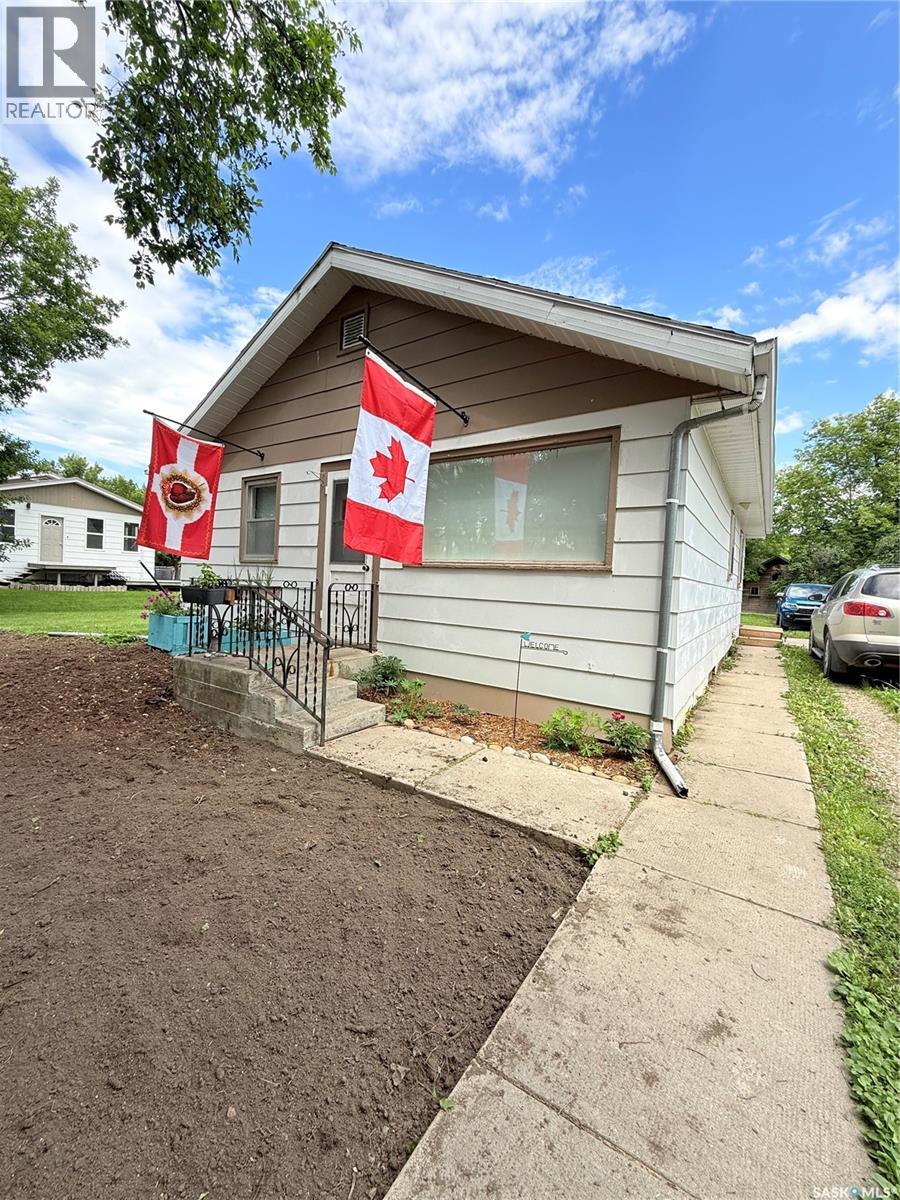 430 3rd STREET E - 23