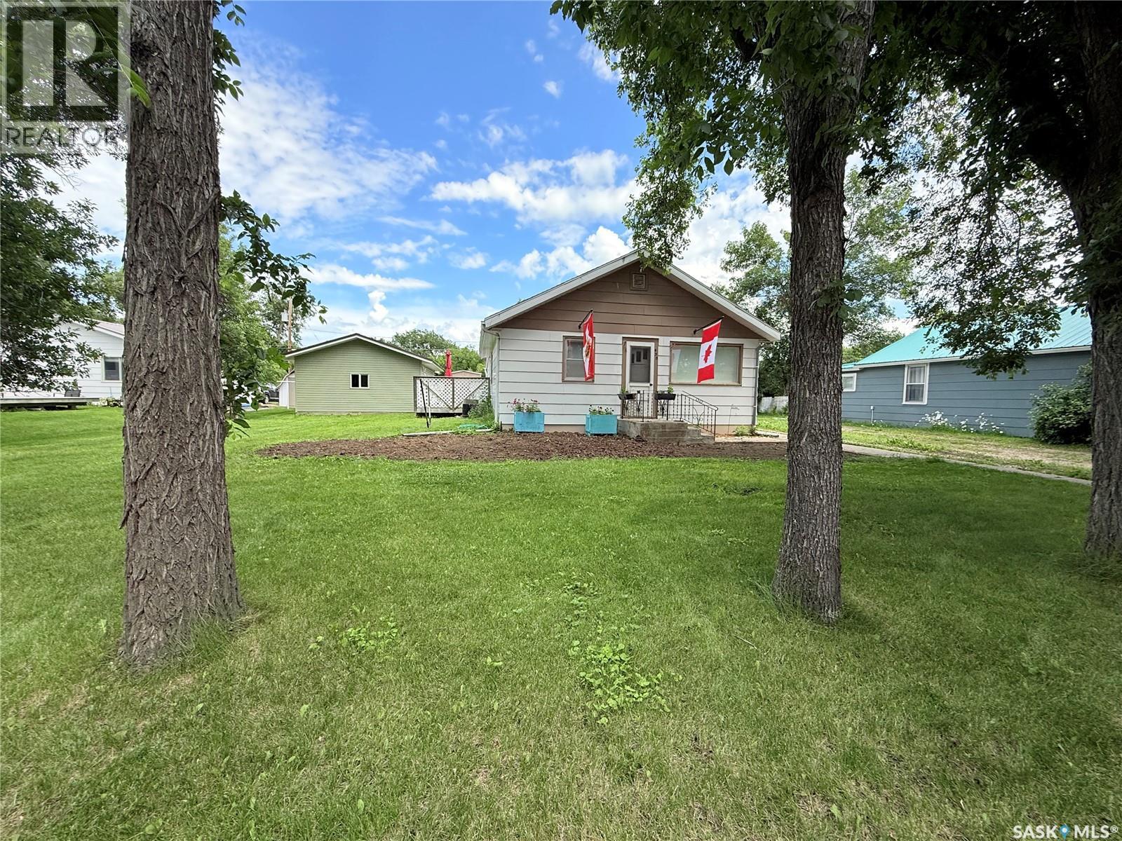 430 3rd STREET E - 24