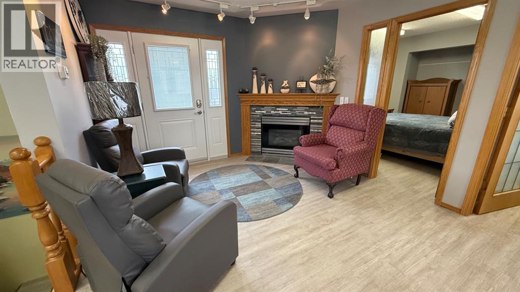 307 4 Avenue W - 7