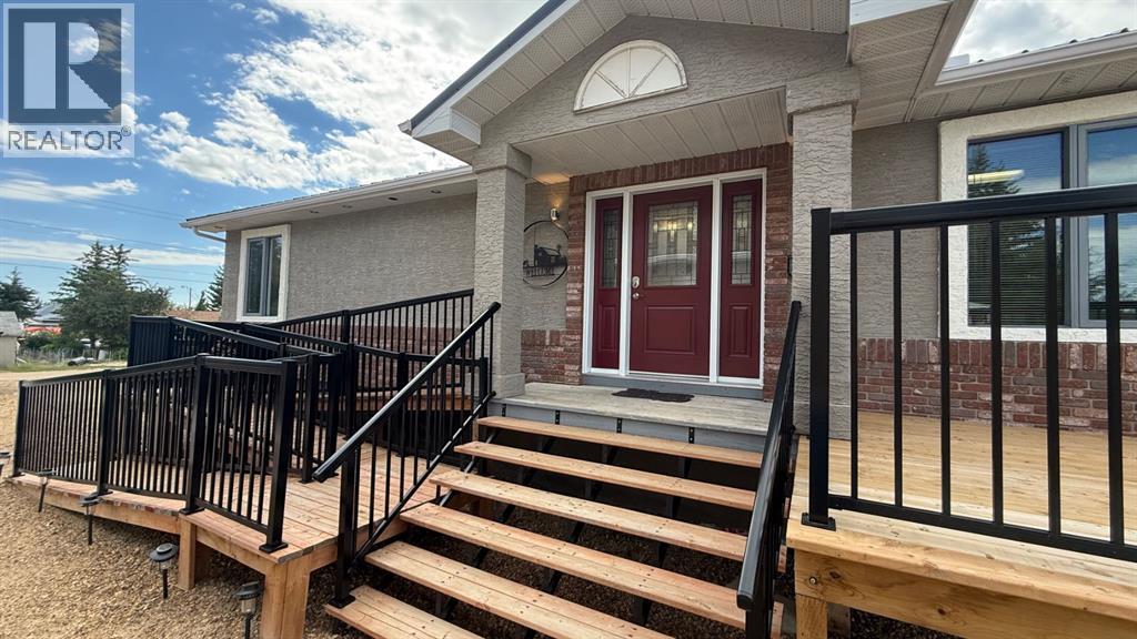 307 4 Avenue W - 3