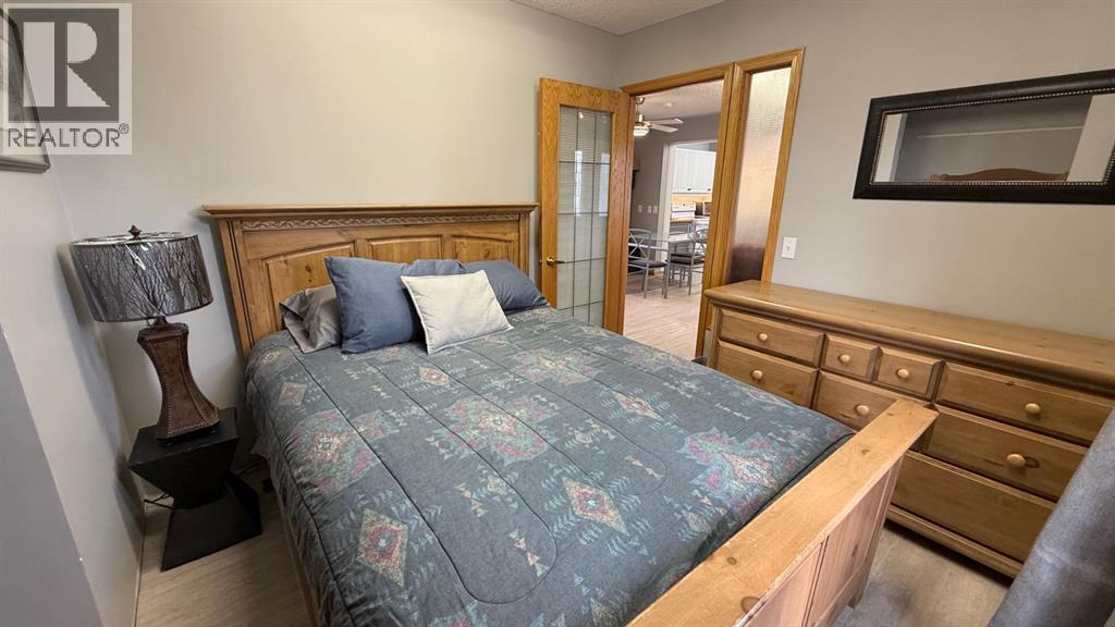 307 4 Avenue W - 12