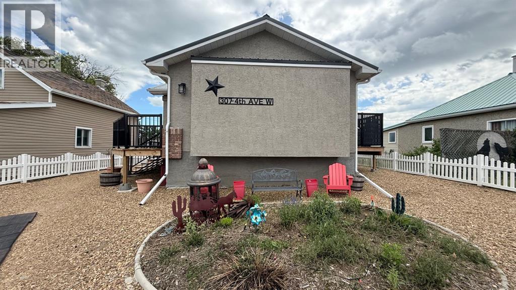 307 4 Avenue W - 1