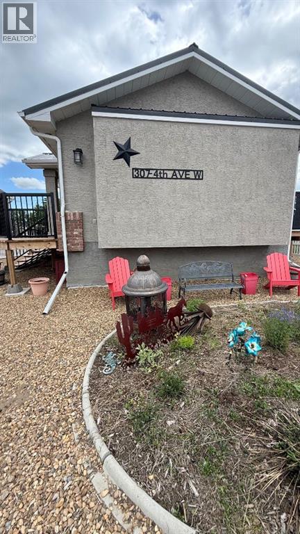 307 4 Avenue W - 4