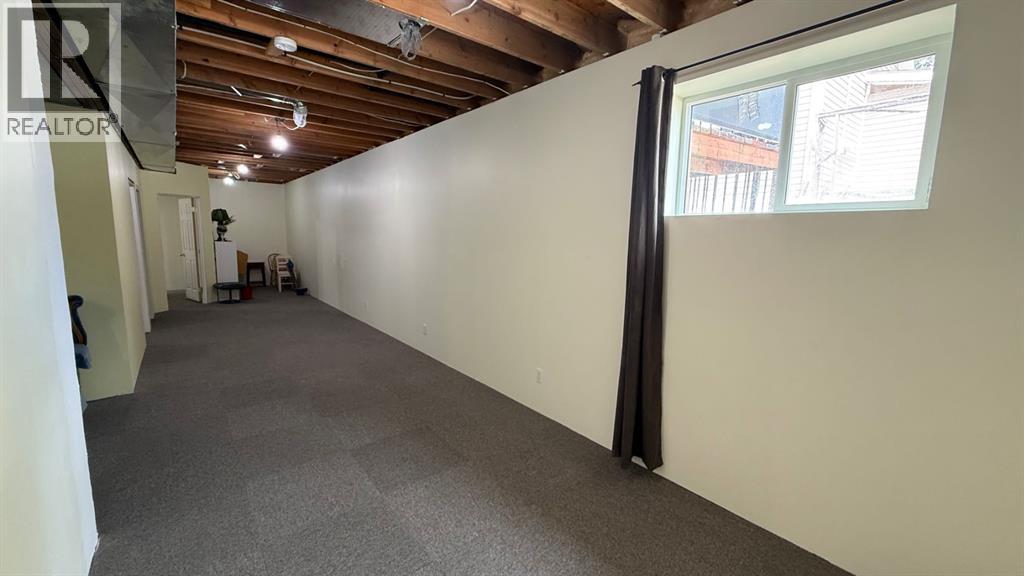 307 4 Avenue W - 26