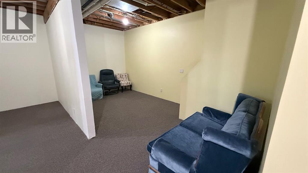 307 4 Avenue W - 25