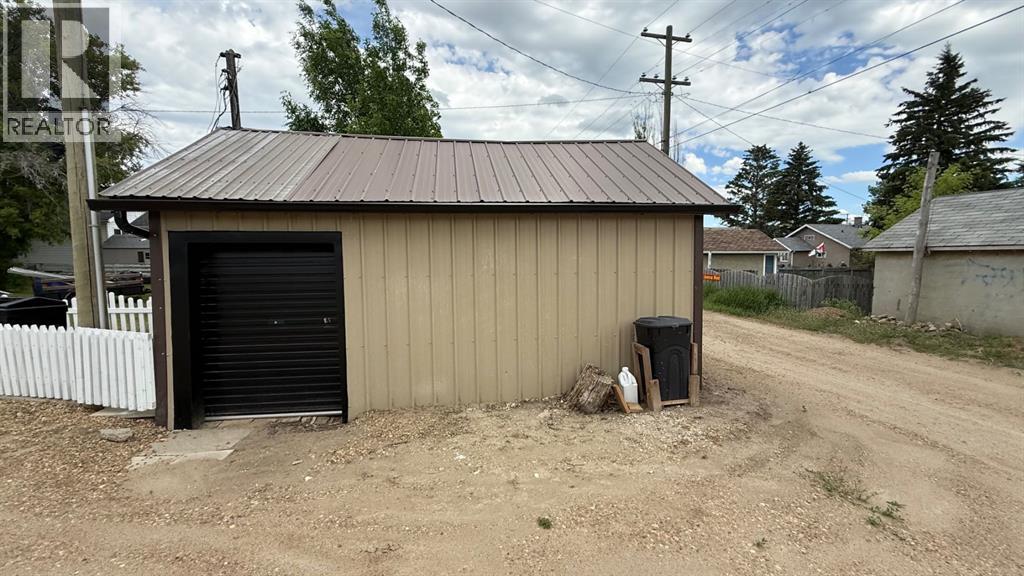 307 4 Avenue W - 41