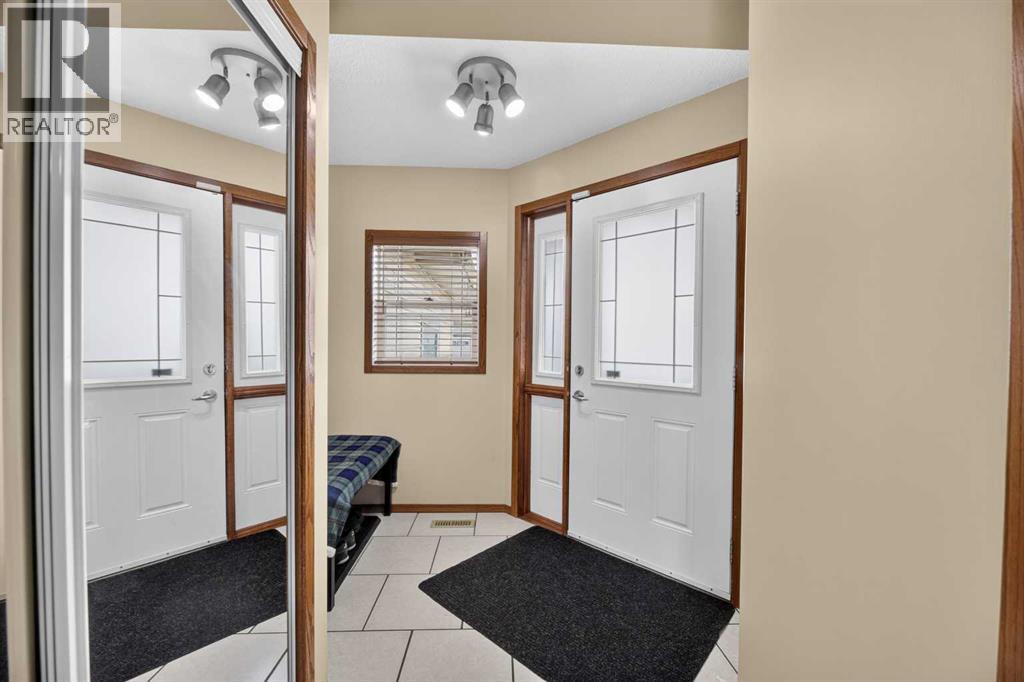 10 Vantage Crescent - 2