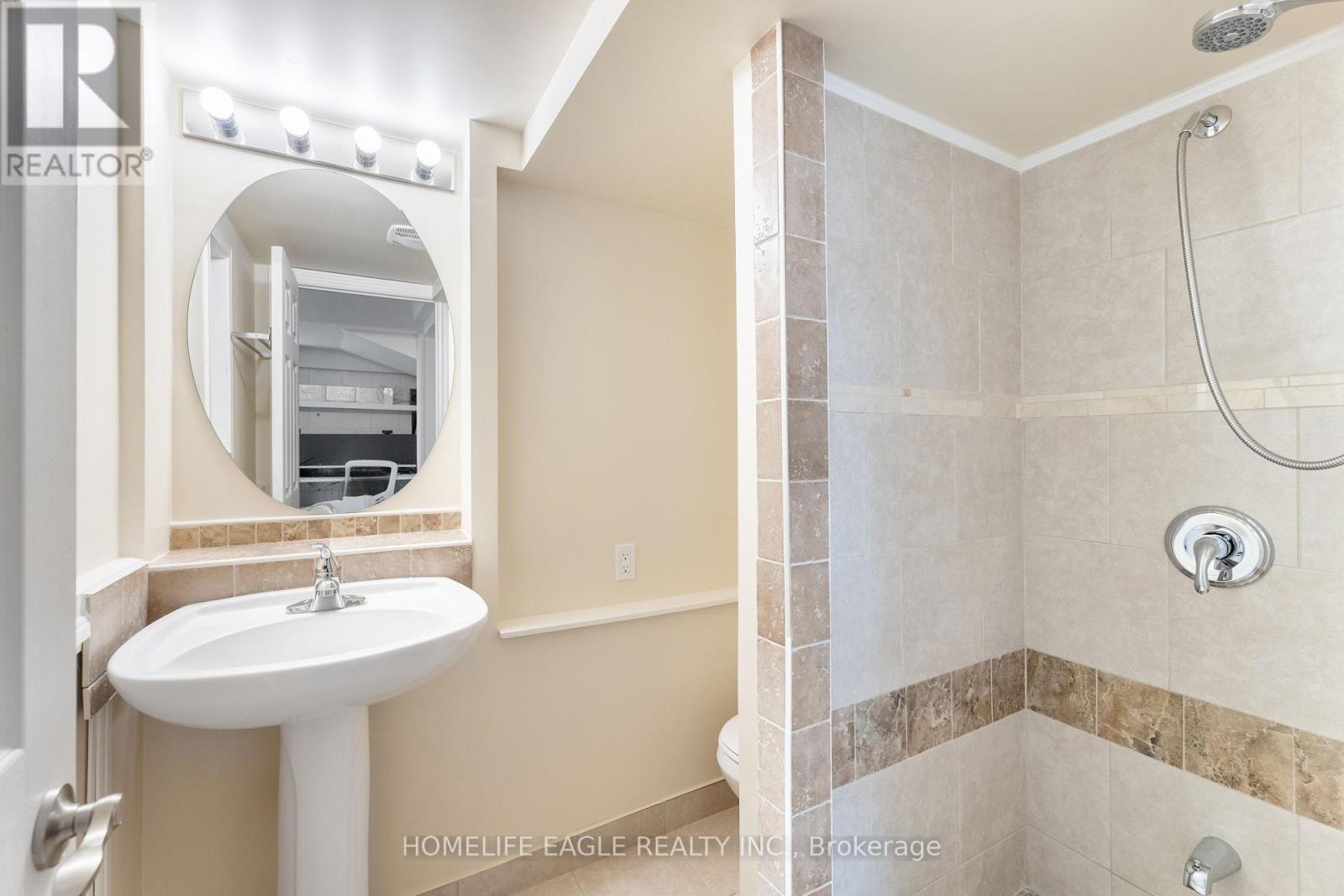 135 WAINSCOT AVENUE - 19