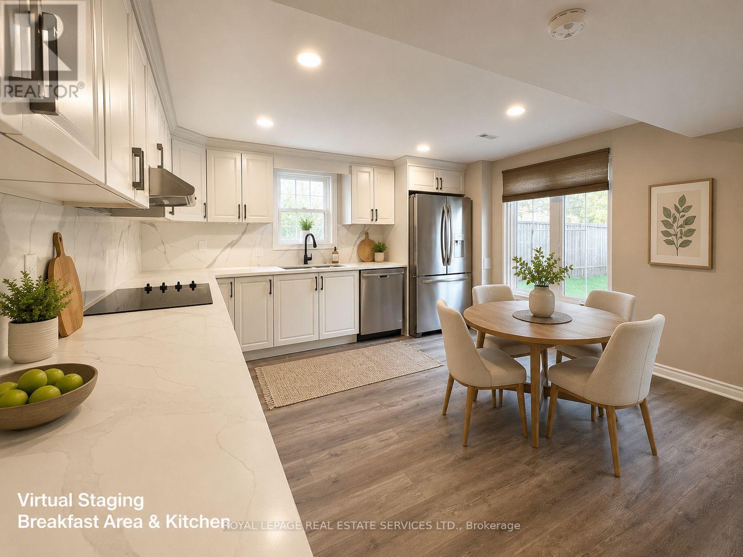 Huge Kitchen with Breakfast Area