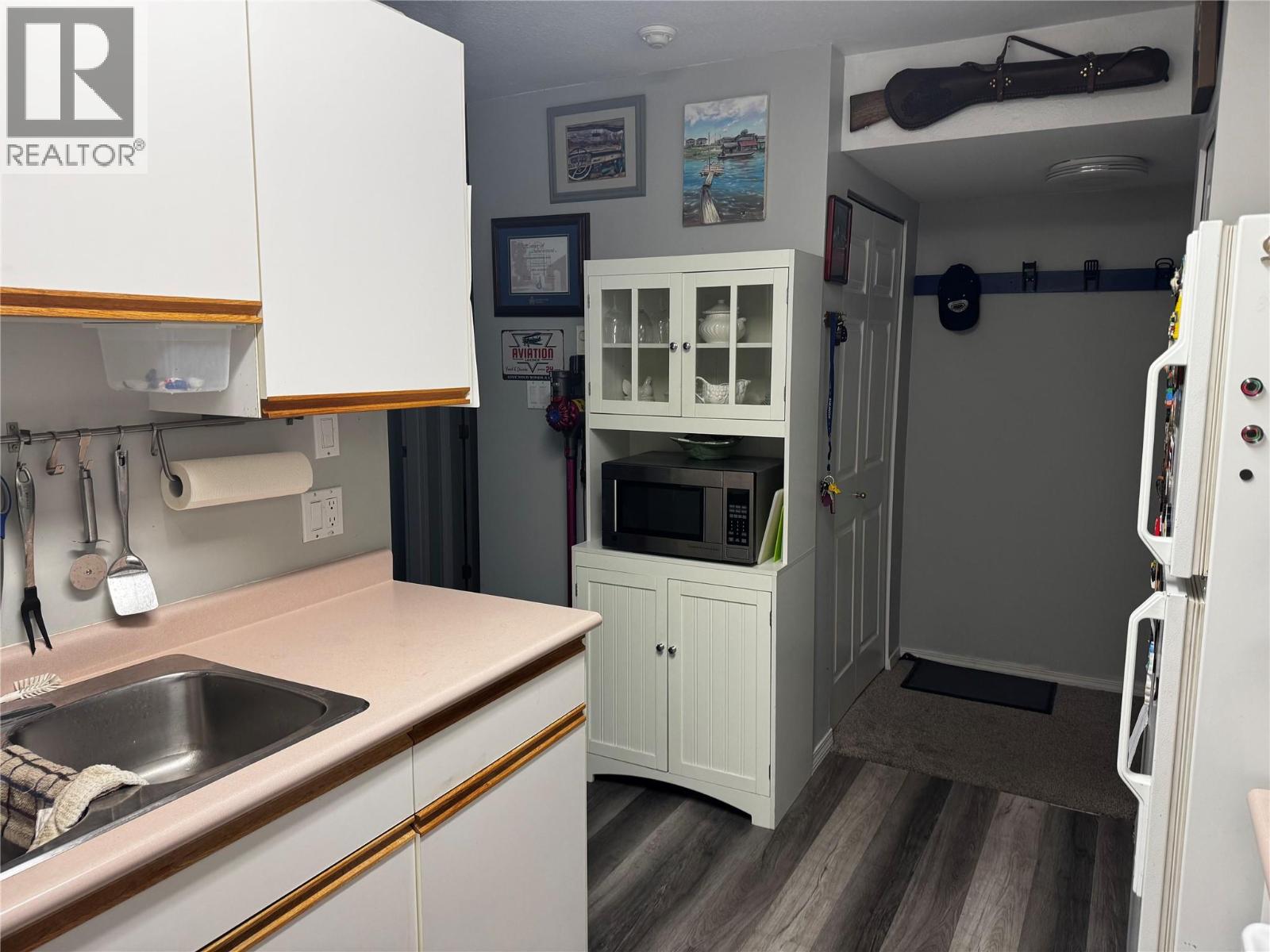 #203 521 8th Avenue N - 5