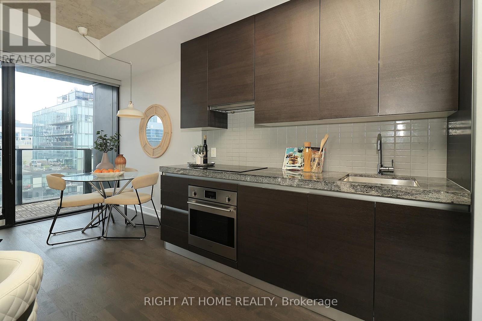 #1112 629 KING STREET W - 10