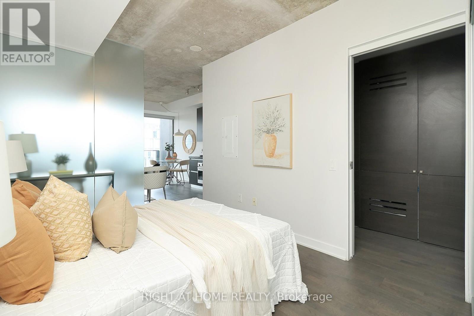 #1112 629 KING STREET W - 13