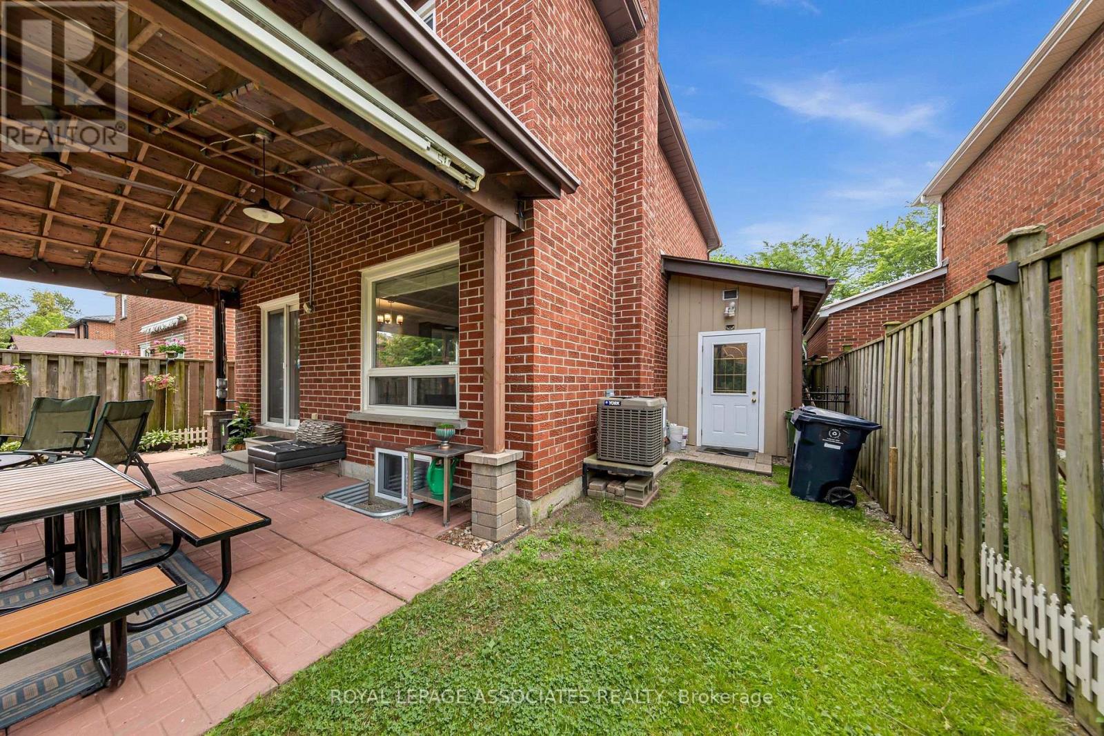 4 APSCO AVENUE - 10