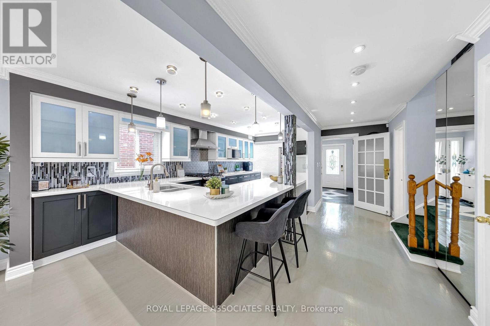 4 APSCO AVENUE - 16