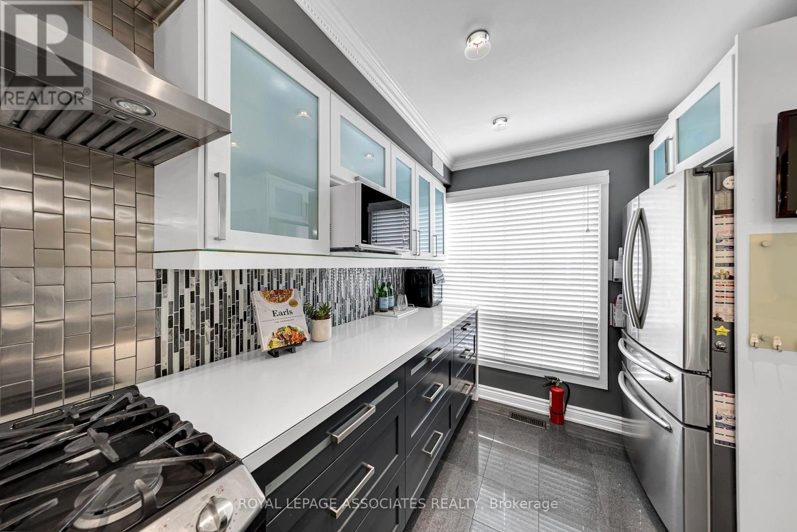 4 APSCO AVENUE - 19