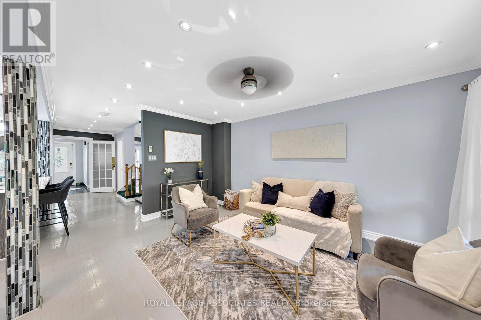 4 APSCO AVENUE - 23