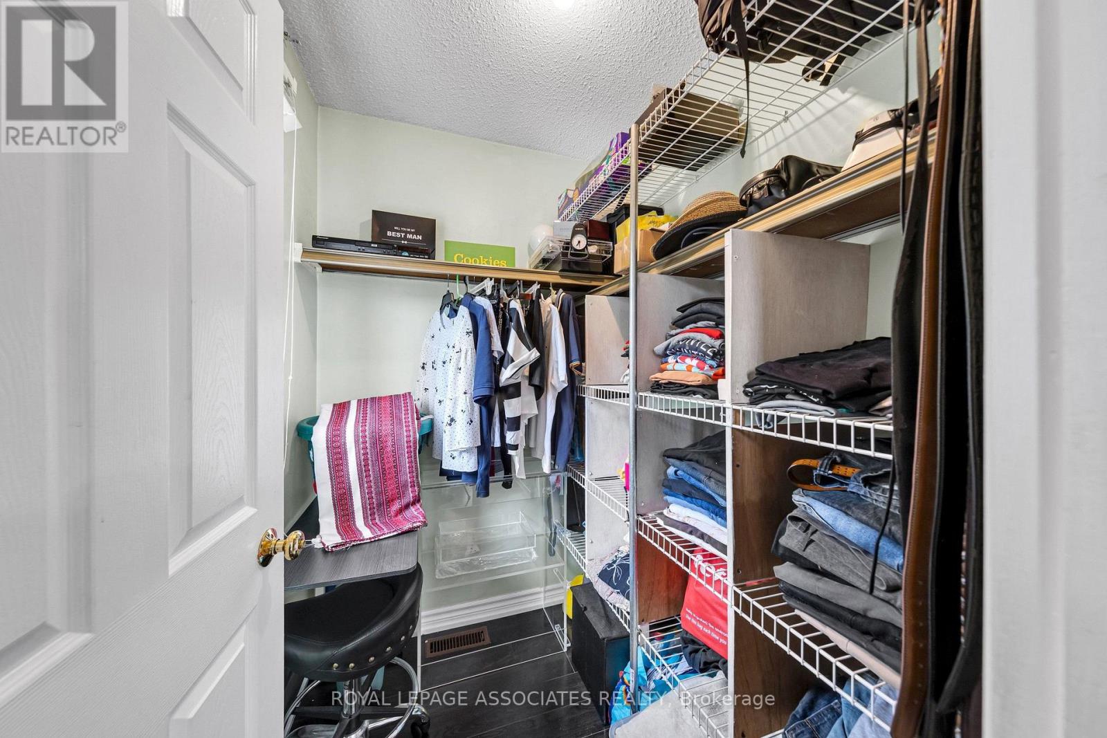 4 APSCO AVENUE - 34