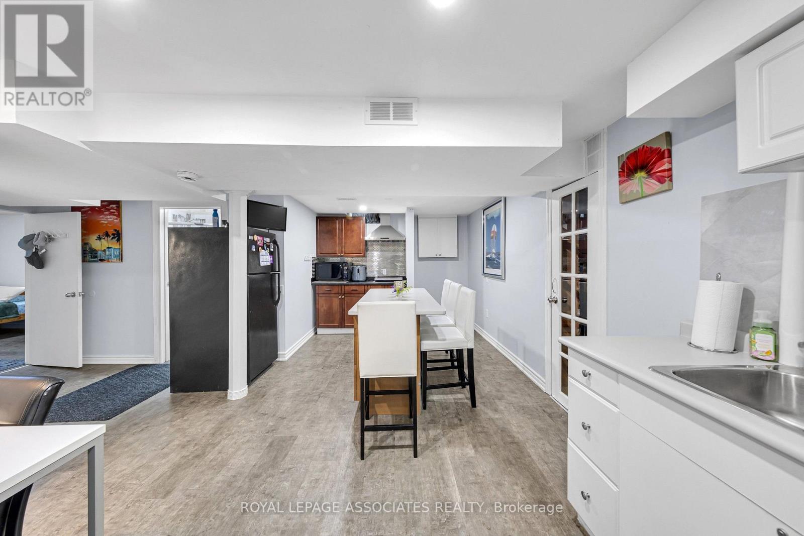 4 APSCO AVENUE - 42
