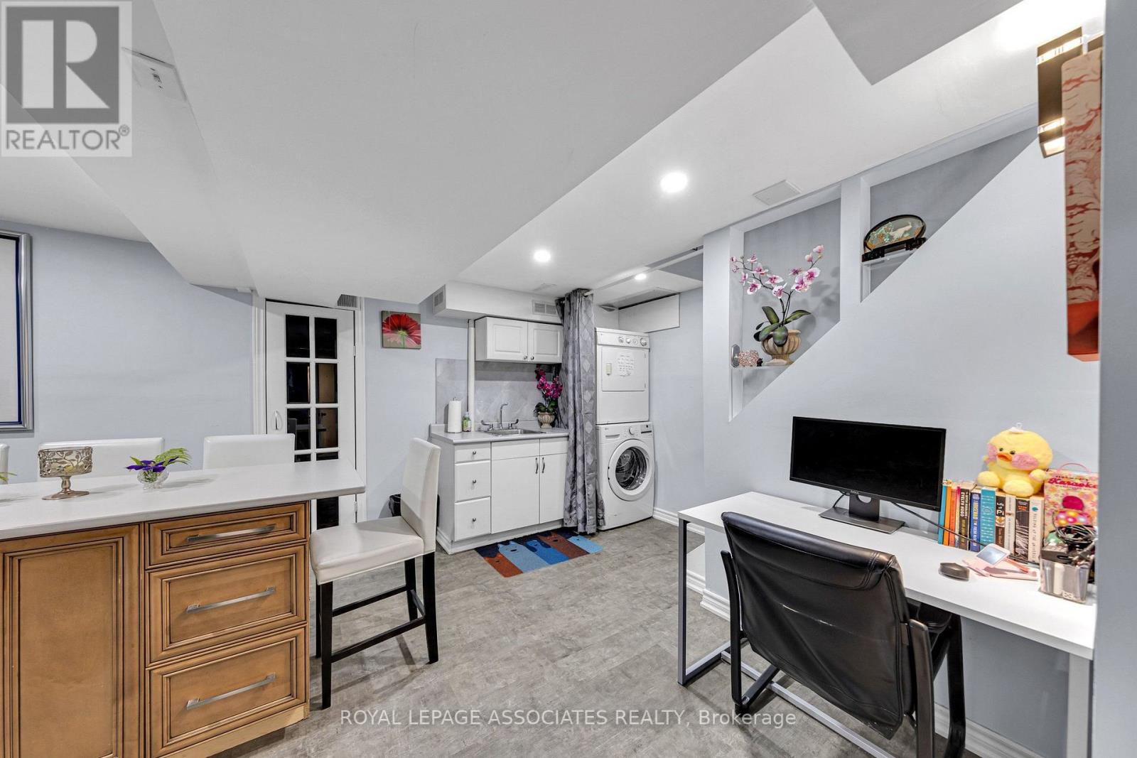 4 APSCO AVENUE - 43