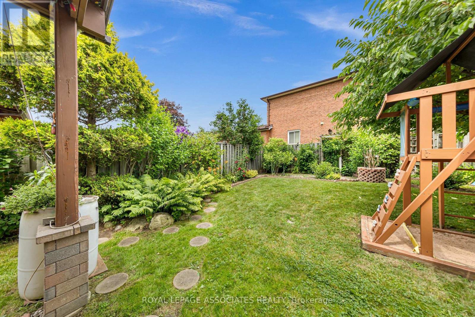 4 APSCO AVENUE - 8