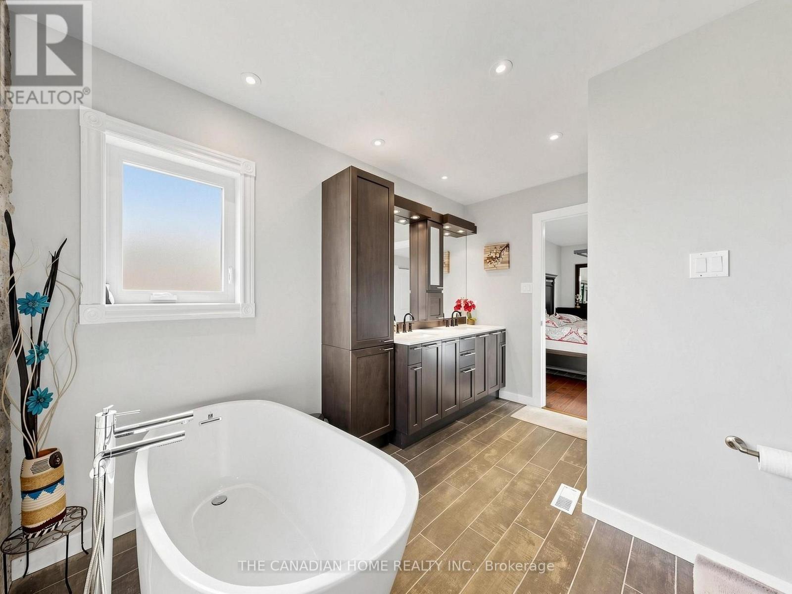 19 WIGSTON COURT - 32