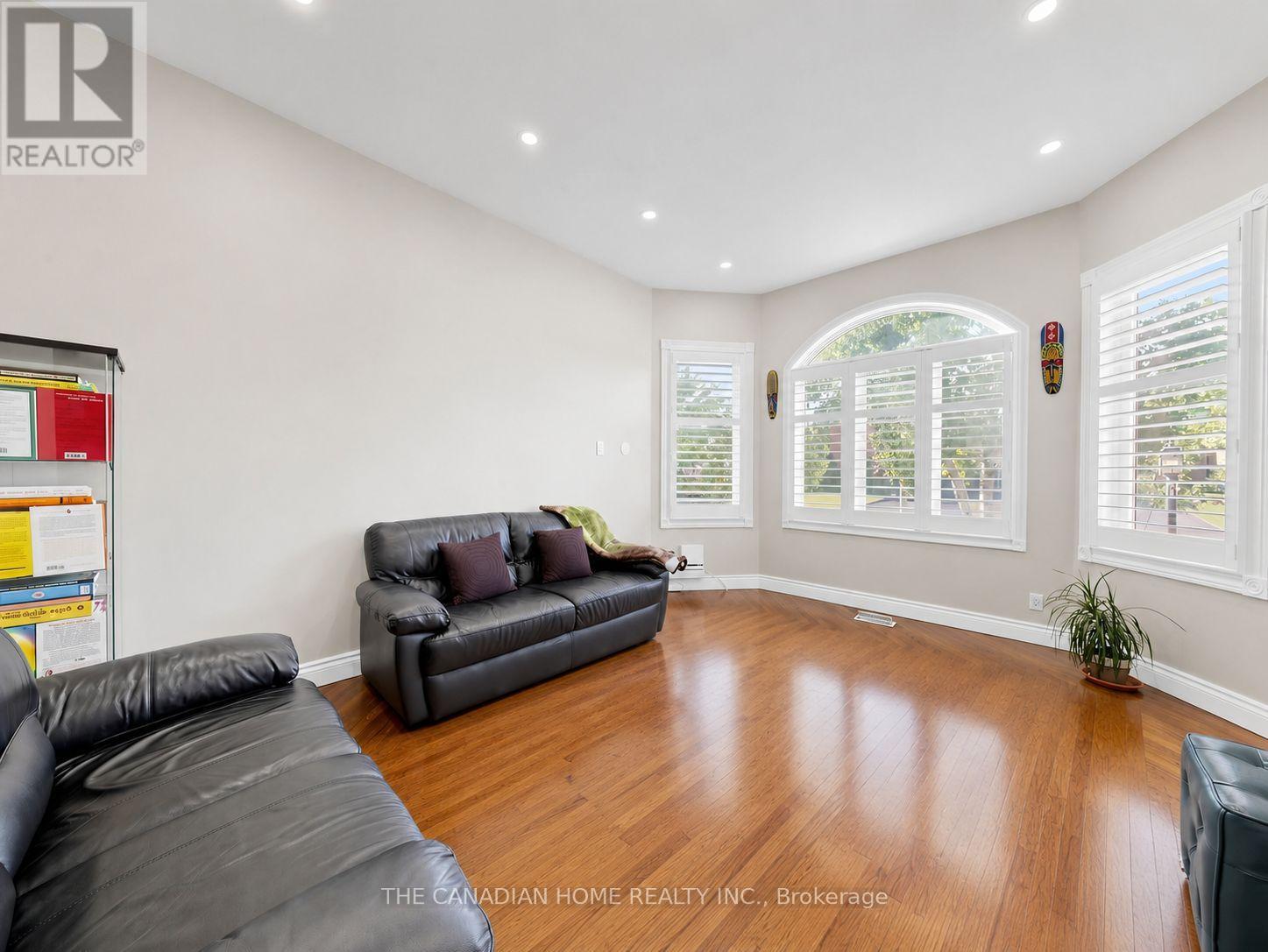 19 WIGSTON COURT - 5