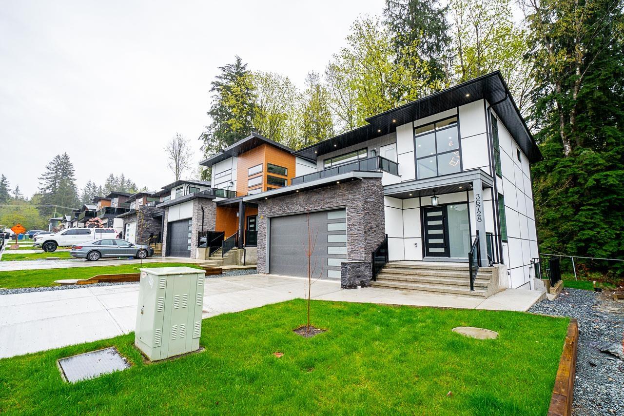 5 Bed, 4 Bath House for Sale in Abbotsford – 36728 DIANNE BROOK AVENUE, Abbotsford – MLS# R3143501 - Image 3