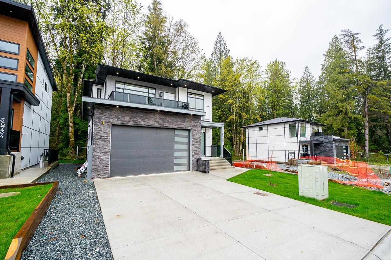 5 Bed, 4 Bath House for Sale in Abbotsford – 36728 DIANNE BROOK AVENUE, Abbotsford – MLS# R3143501 - Image 2