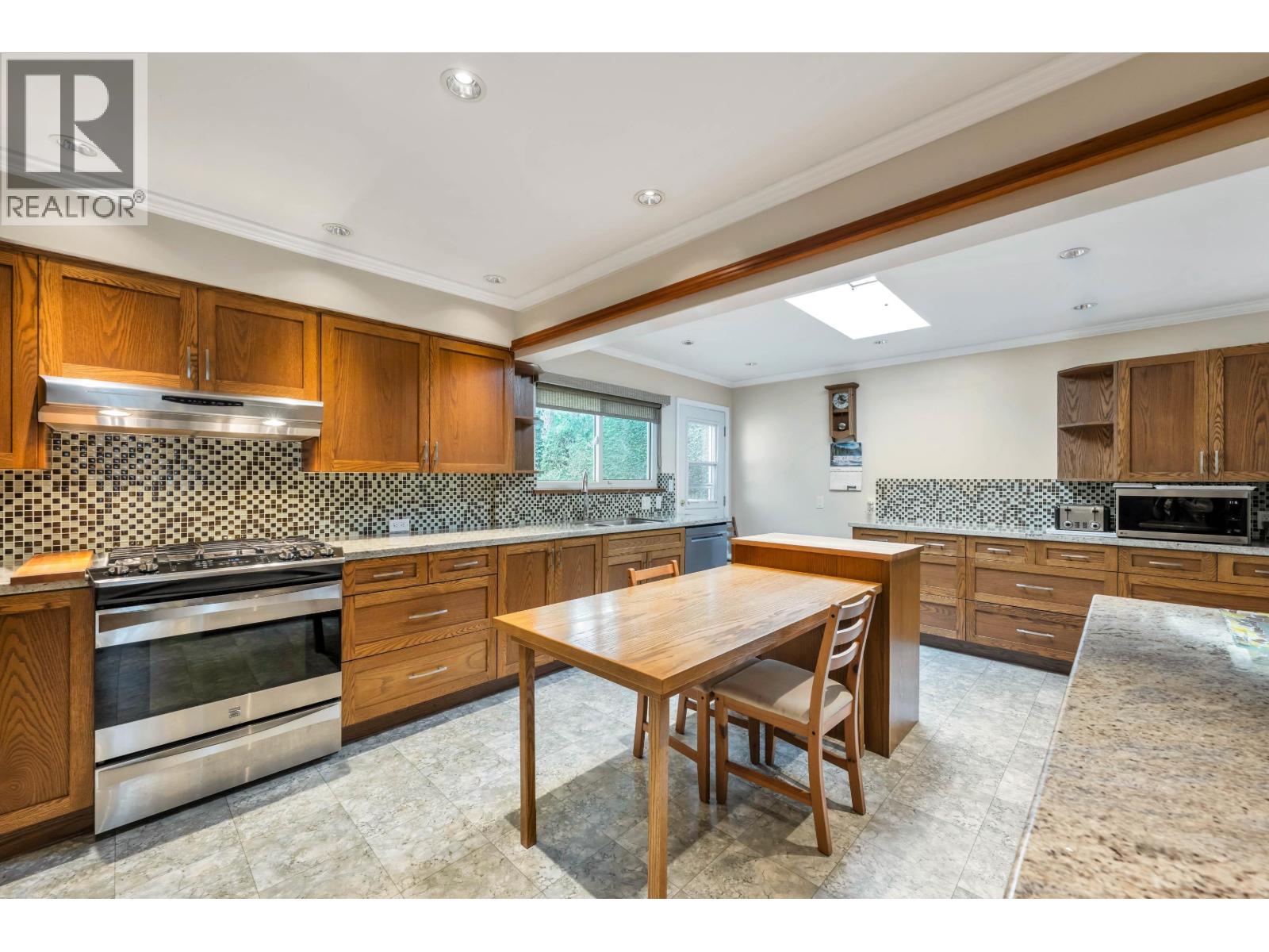 5 Bed, 3 Bath House for Sale in Delta – 466 55 STREET, Delta – MLS# R3103459 - Image 11