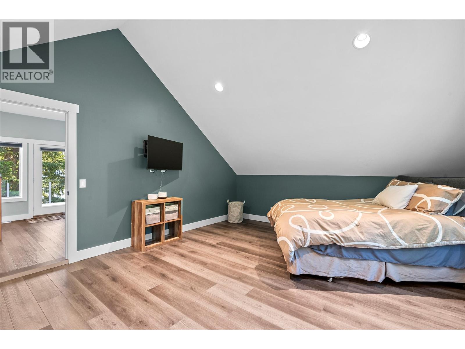 #6 4498 Squilax Anglemont Road - 41