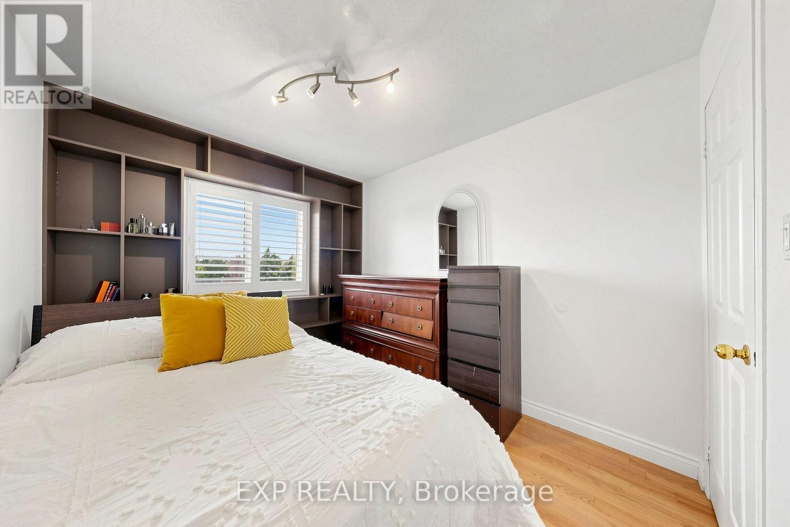#35 455 APACHE COURT - 22