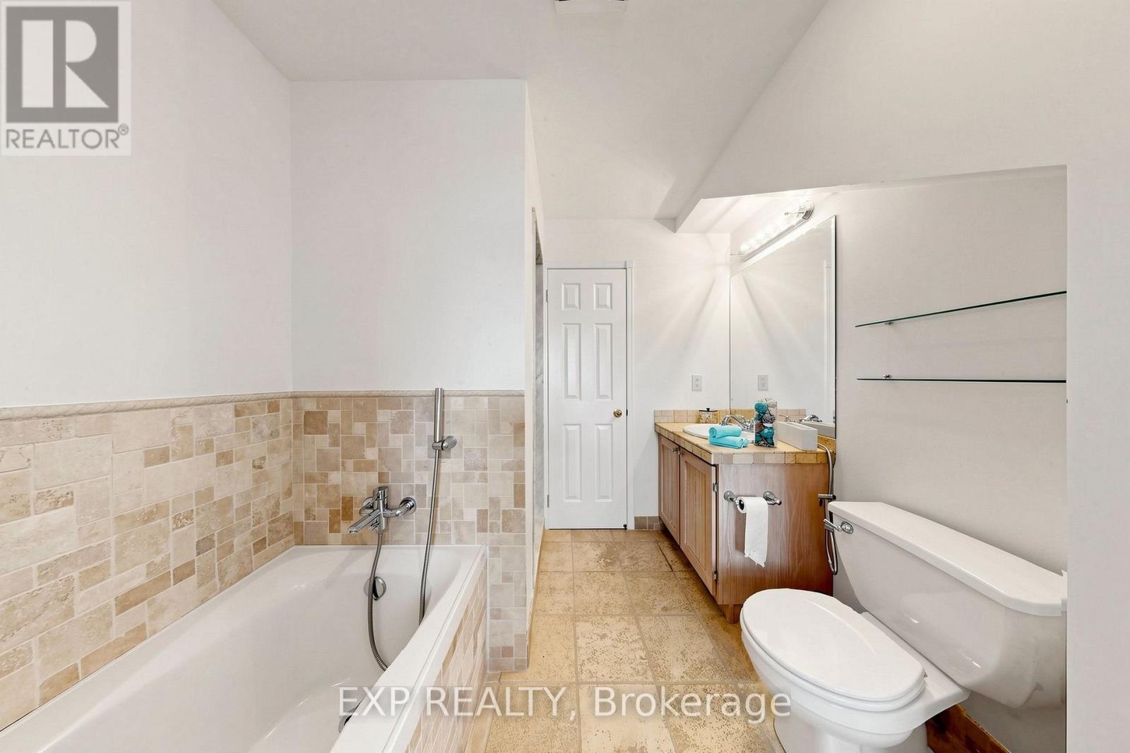 #35 455 APACHE COURT - 32