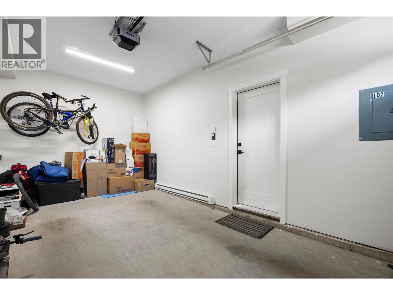 #102 321 CENTRE Avenue - 24