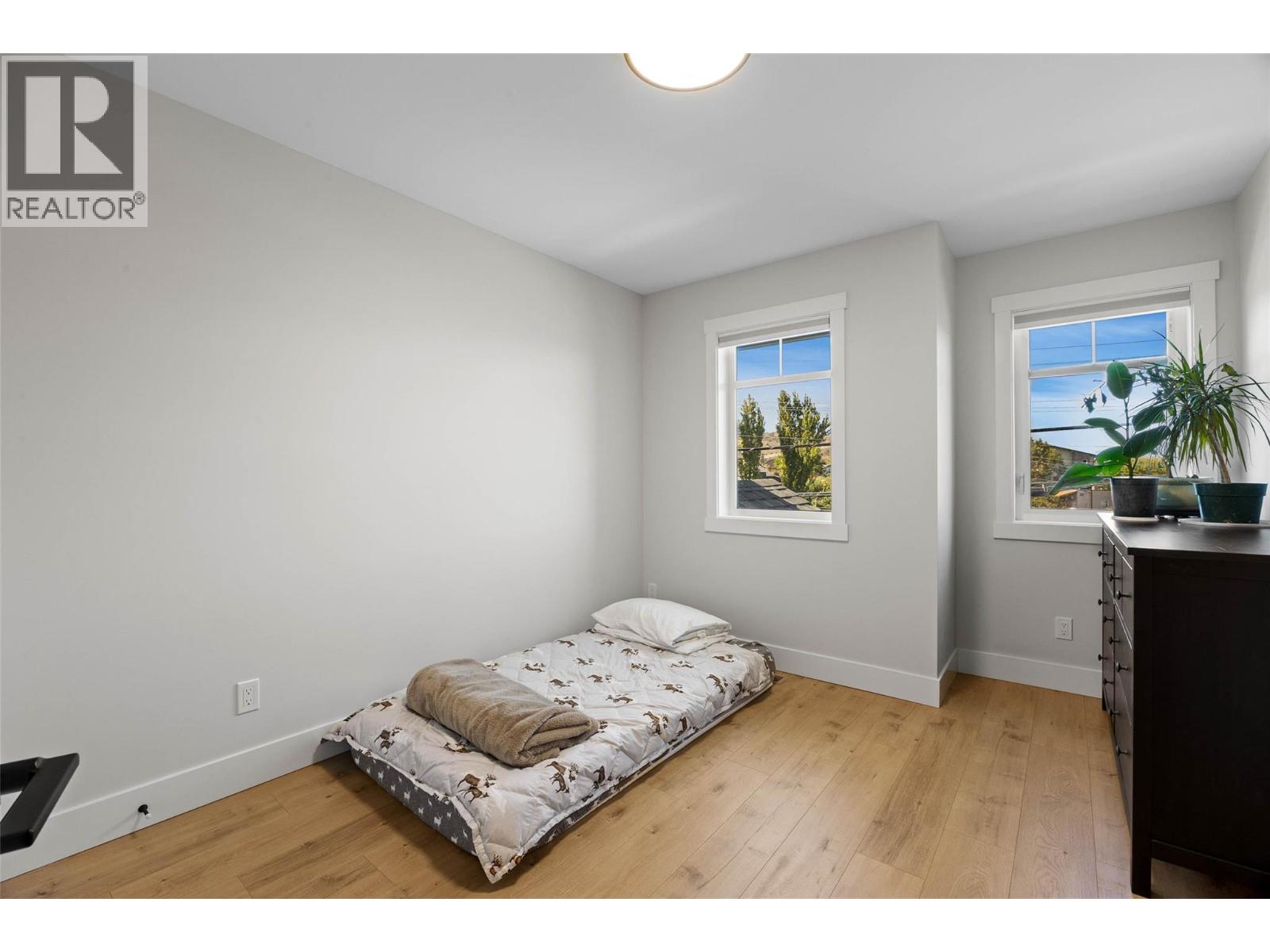 #102 321 CENTRE Avenue - 18