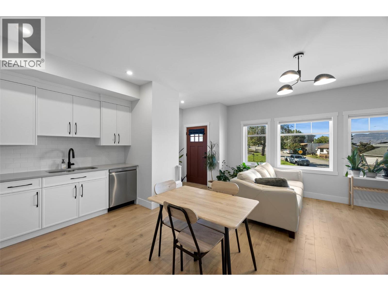 #102 321 CENTRE Avenue - 9