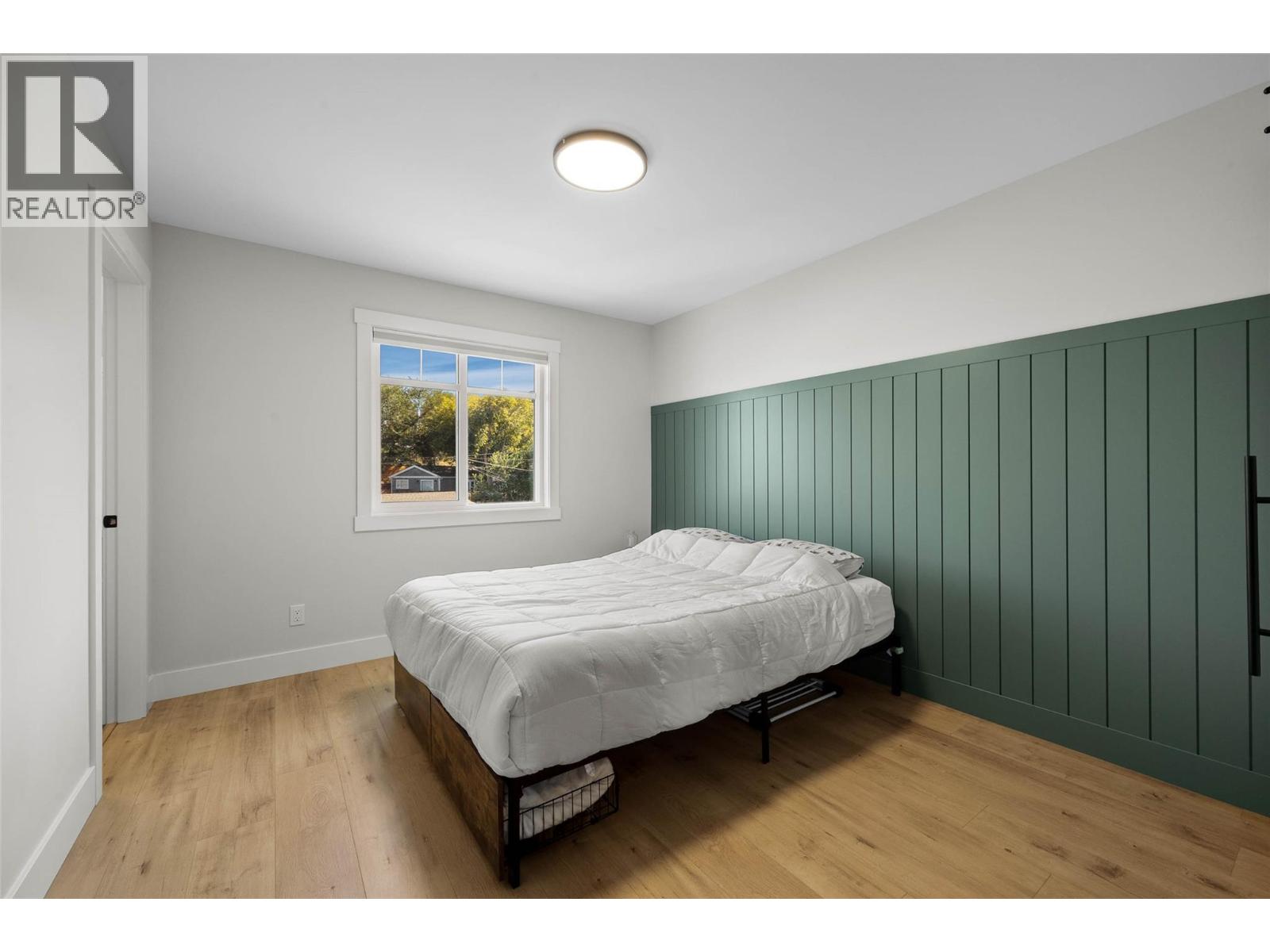 #102 321 CENTRE Avenue - 13
