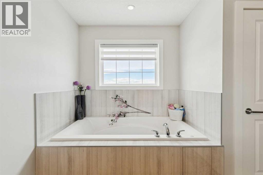 176 Cranarch Crescent SE - 32