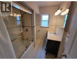 8374 11th Avenue, Burnaby, BC V3N2P4 Photo 8