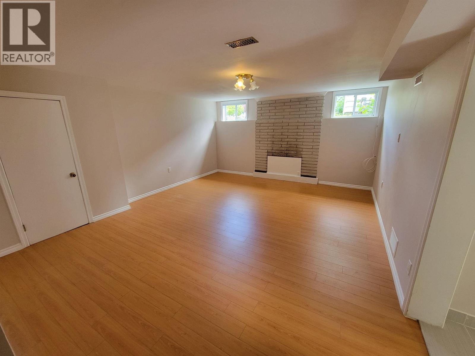 8374 11TH AVENUE, Burnaby
