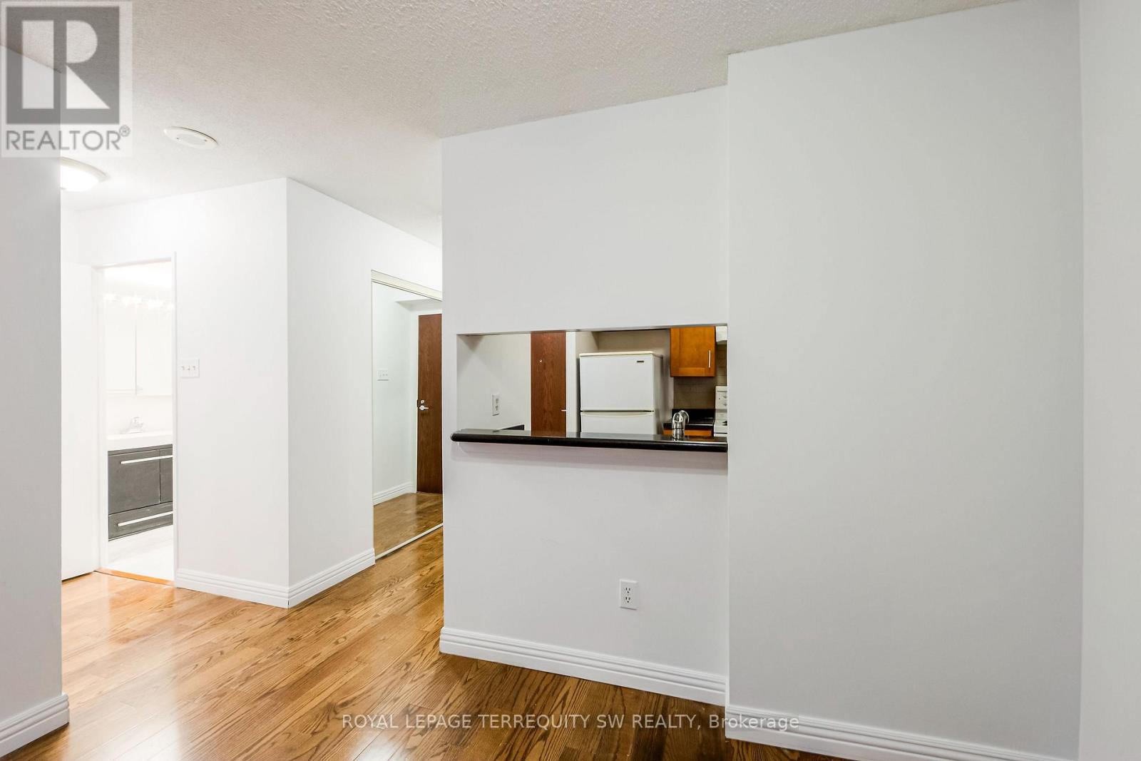 #407 1055 BAY STREET - 21