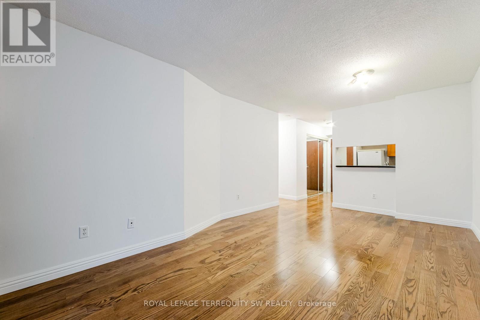 #407 1055 BAY STREET - 26