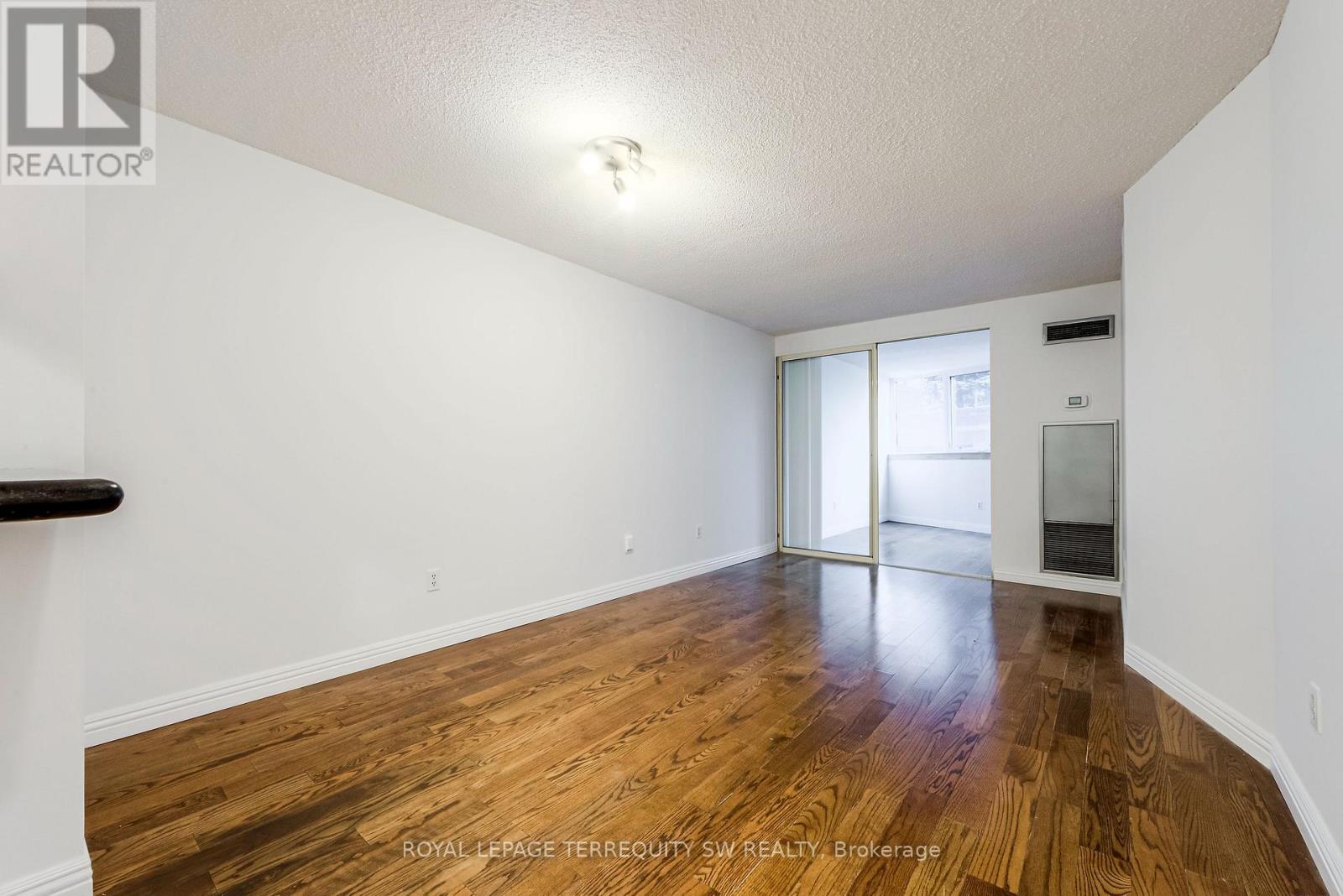 #407 1055 BAY STREET - 17