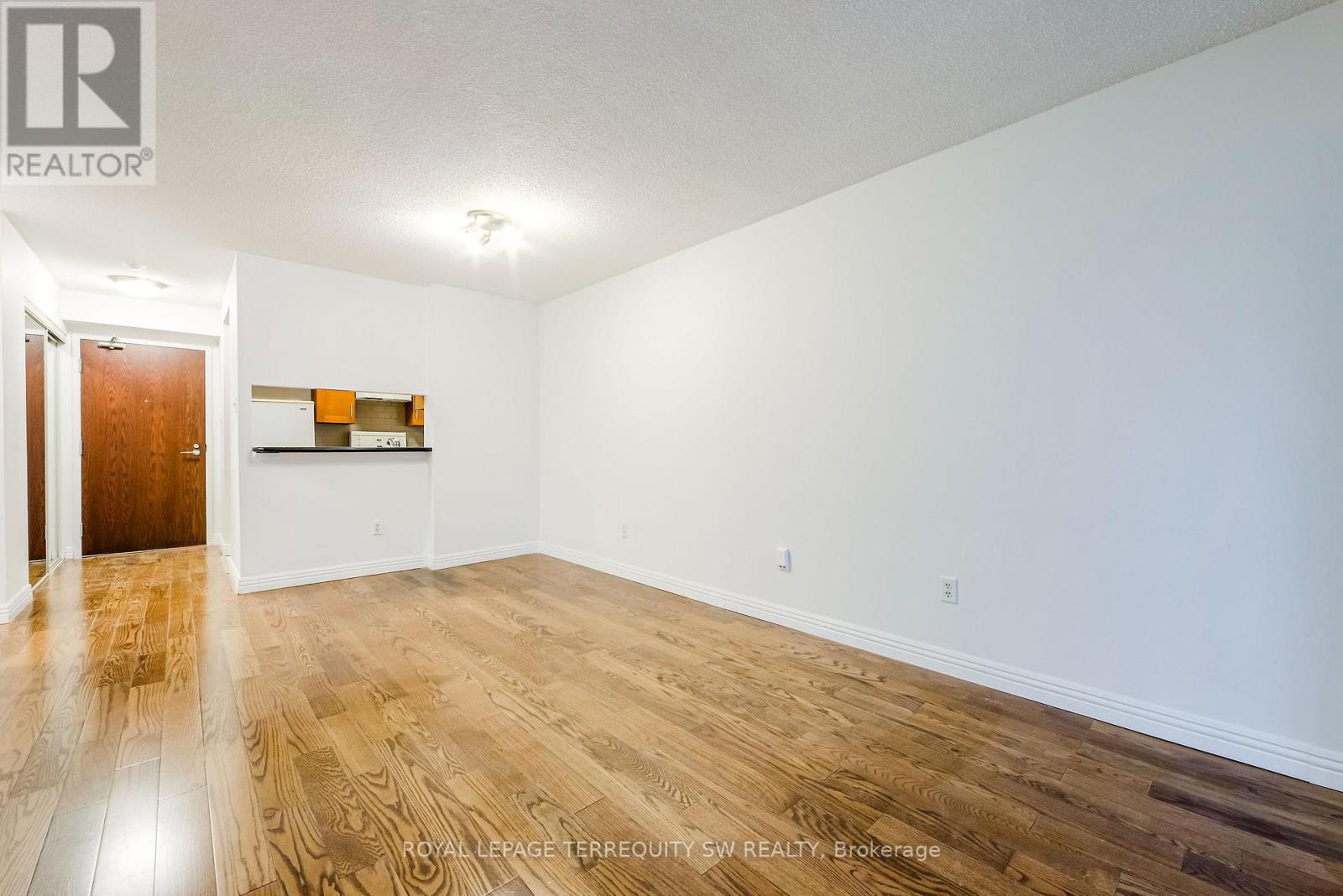 #407 1055 BAY STREET - 27