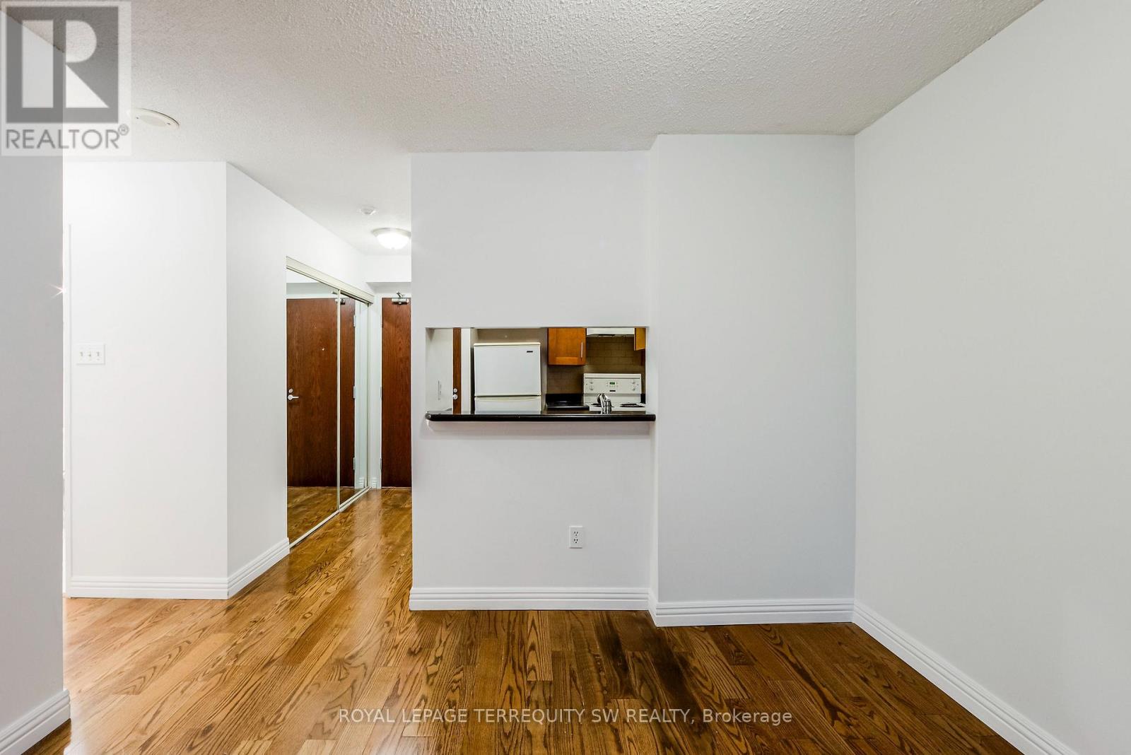 #407 1055 BAY STREET - 19
