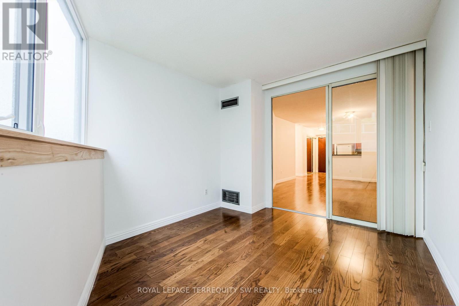 #407 1055 BAY STREET - 30