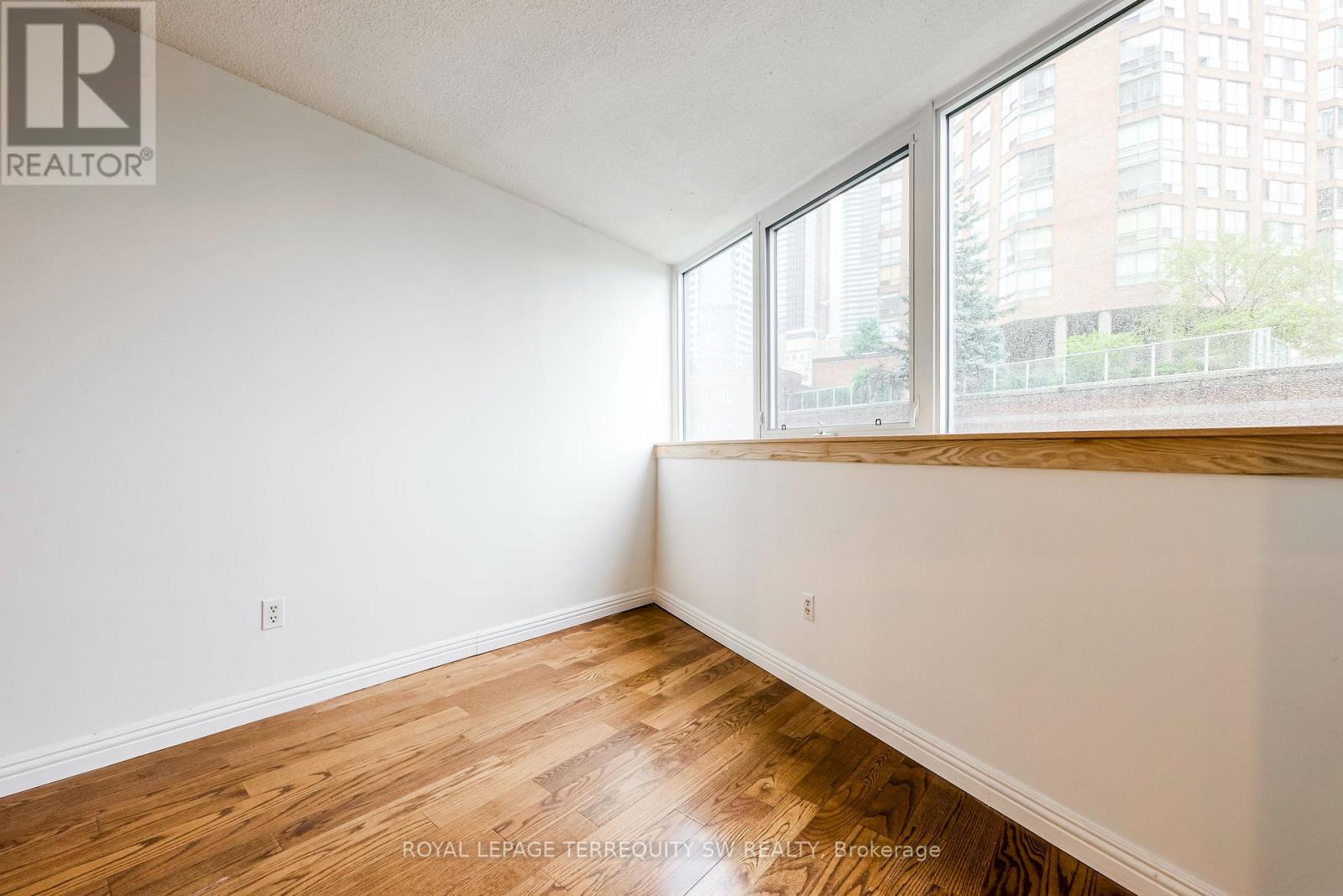 #407 1055 BAY STREET - 29